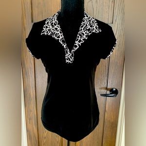 Small black/white top